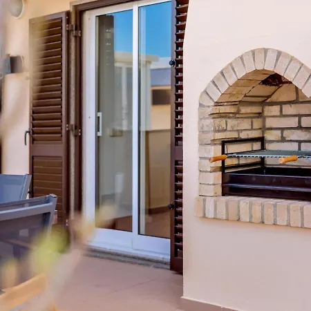 Al - Terrace Penthouse